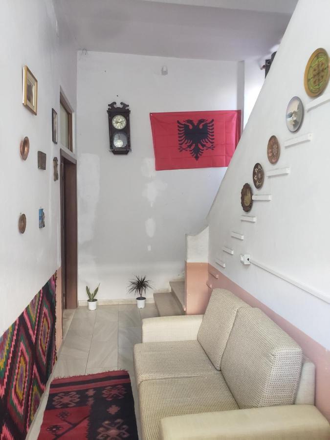 Hostel Oakland Tirana Exterior photo