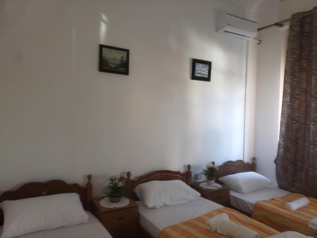 Hostel Oakland Tirana Exterior photo