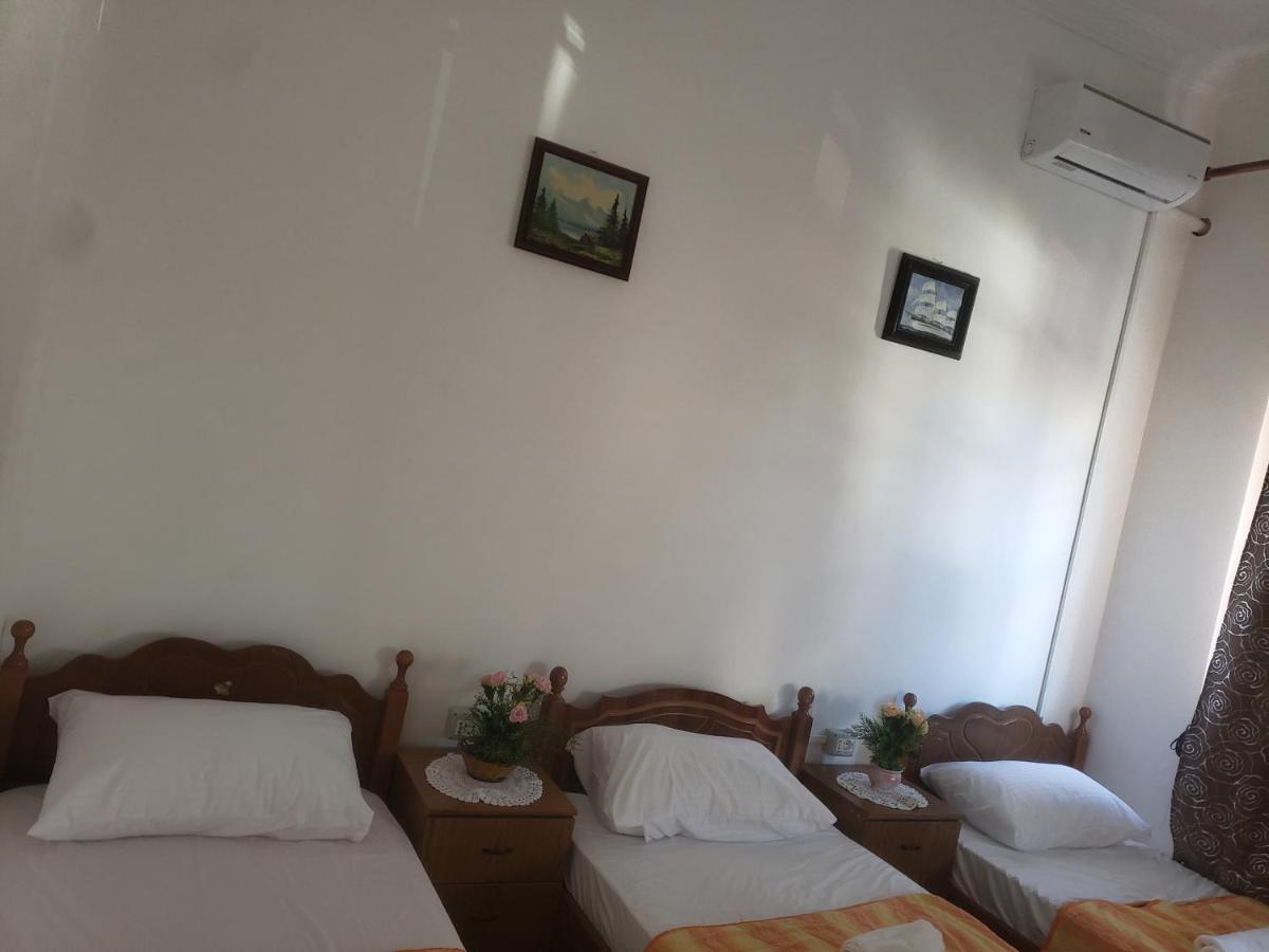 Hostel Oakland Tirana Exterior photo